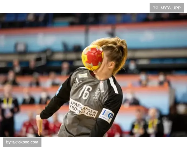 主裁判穆努埃拉主动向门将道歉 承认视线受阻误判手球展现职业态度